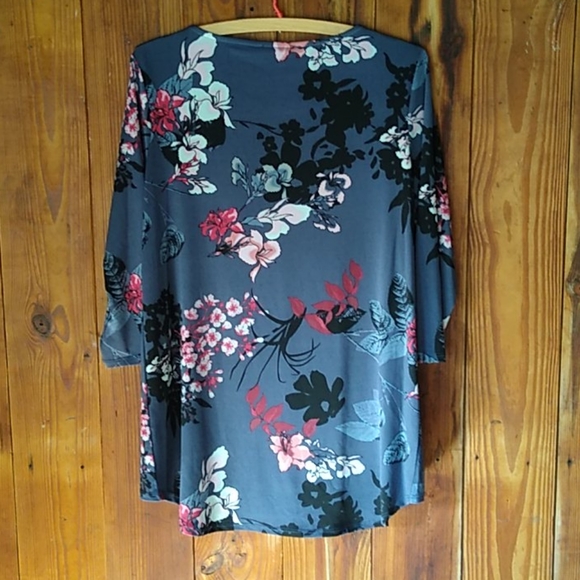 Premise Top - Picture 5 of 6